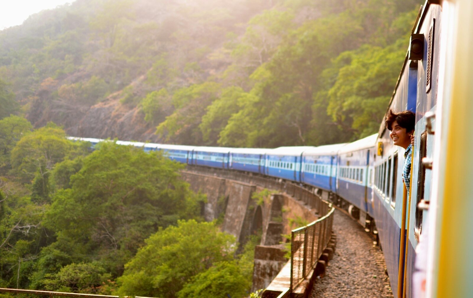 A train journey in India, the cheapest way to cover long distances
